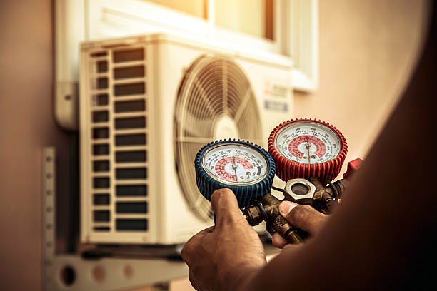 Professional Hvac technician working in Chester, IL